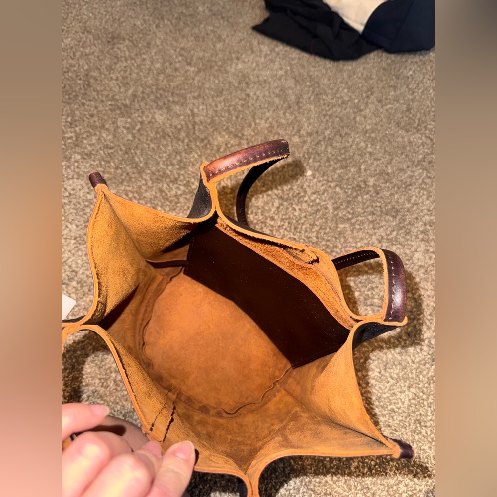Portland Leather Tote Devan Bucket Tote in Color Grizzly - Picture 9 of 11